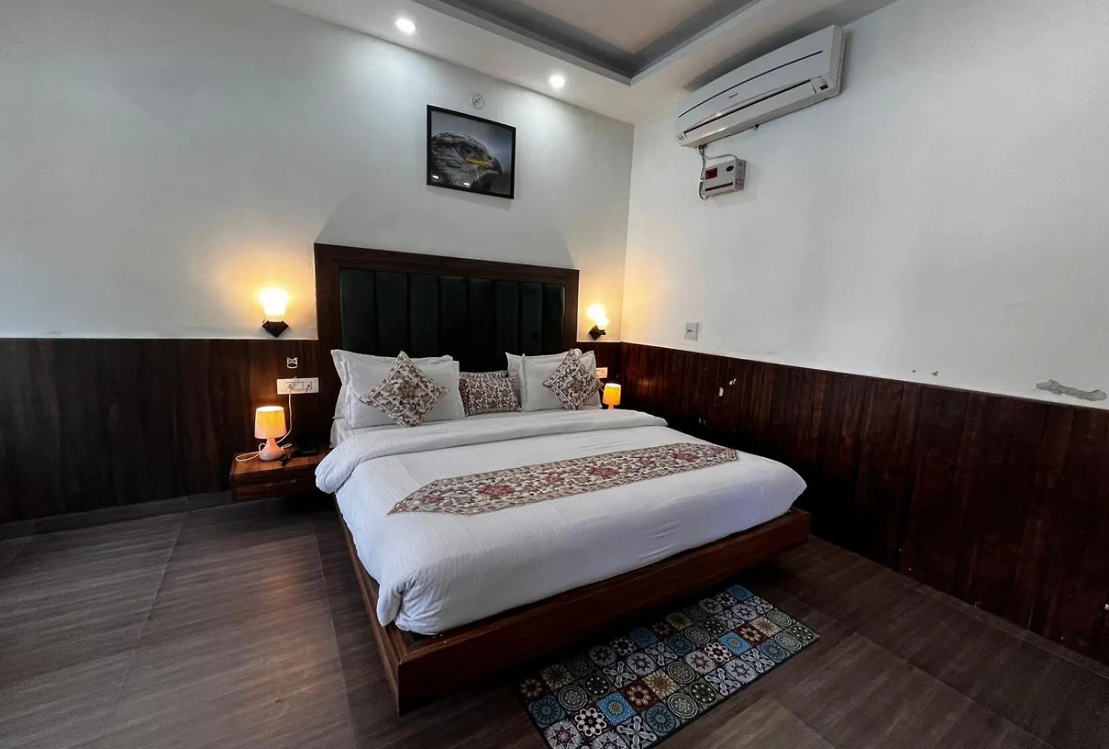 Karuna Hotel ムスーリー