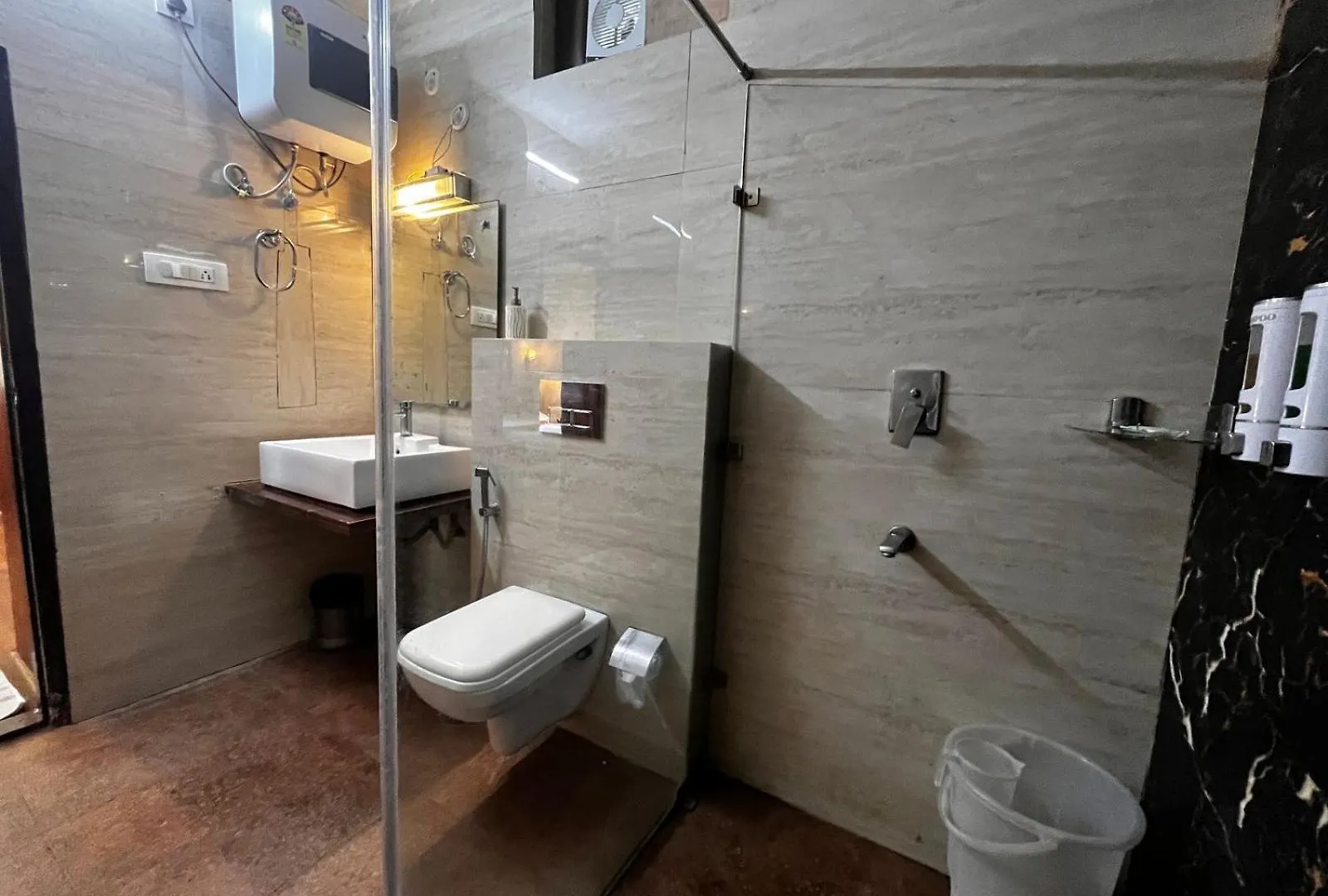 Karuna Hotel ムスーリー 4*,  インド