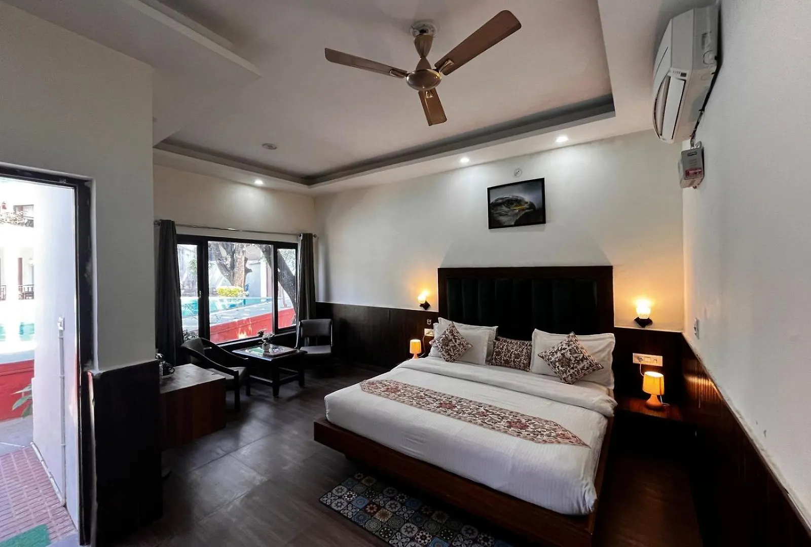 Karuna Hotel ムスーリー