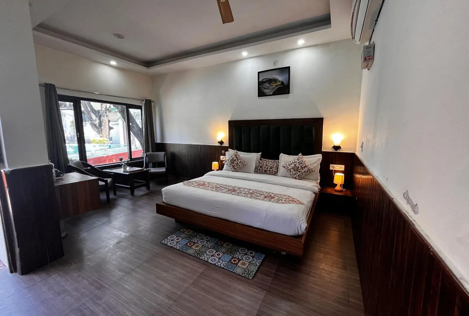 Karuna Hotel ムスーリー